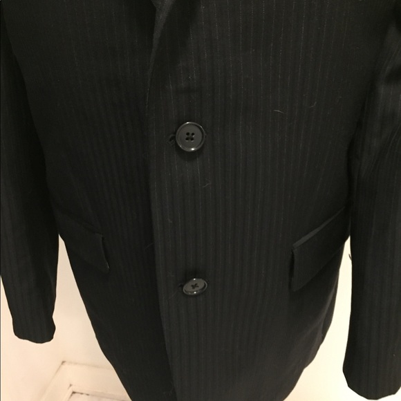 Dkny striped men's suit. - Picture 3 of 8